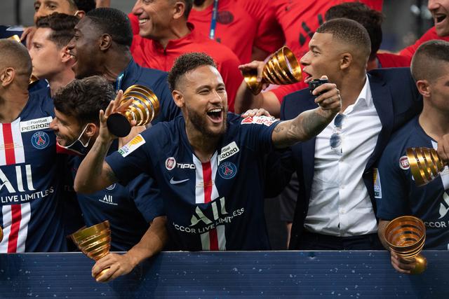 弗格32分辽宁终结上海16连胜 江苏不敌新疆